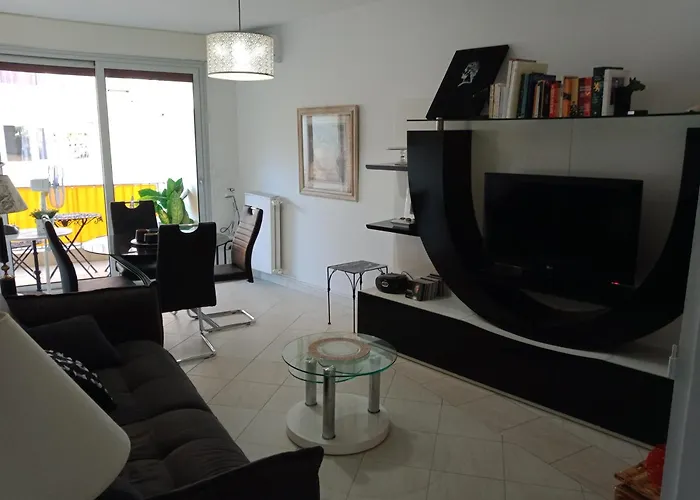 Au Calme Мантон